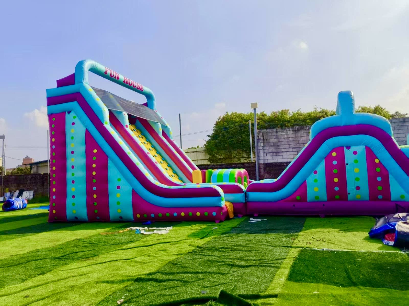 Fun House Obstacle - 845844a9-2b7b-47ef-aa8e-c68e4490f3cb