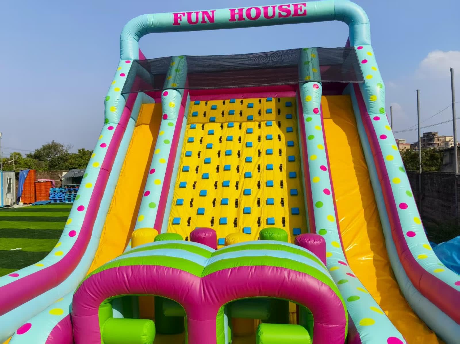 Fun House Obstacle - 9985ac61-a4bb-42af-b0ee-5be29b6431a7